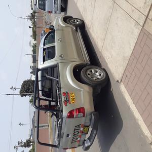 Toyota Hilux • 2012 • 218,000 km