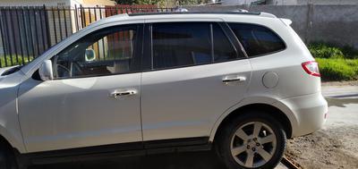 Hyundai Santa Fe • 2009 • 143,000 km