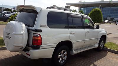 Toyota Land Cruiser • 2000 • 115 km