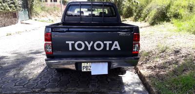 Toyota Hilux • 2013 • 320,000 km