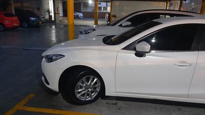 Mazda 3 • 2015 • 42,000 km