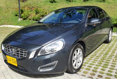 Volvo S60 • 2013 • 19,000 km