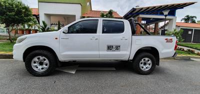 Toyota Hilux • 2014 • 220,000 km