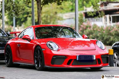 Porsche 911 Carrera • 2018 • 16,000 km