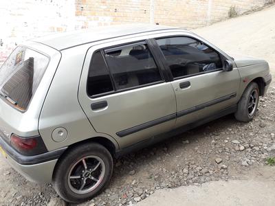 Renault Clio • 1999 • 66,000 km