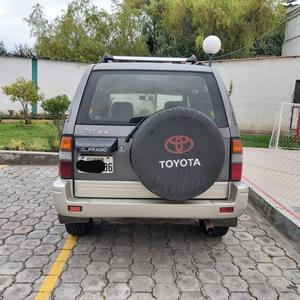 Toyota Land Cruiser • 2001 • 250,000 km
