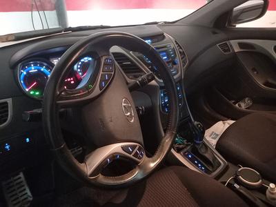 Hyundai Elantra • 2016 • 59,000 km