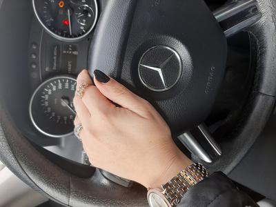 Mercedes-Benz E-320 • 2011 • 285,000 km