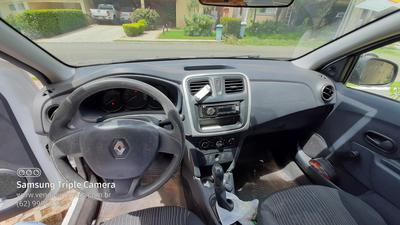 Renault Logan • 2014 • 80,000 km