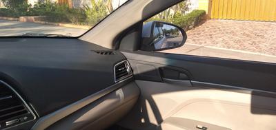 Hyundai Elantra • 2017 • 68,000 km