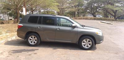 Toyota Highlander • 2009 • 114,000 km