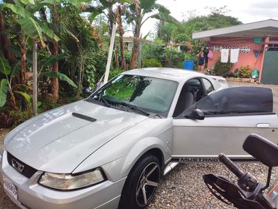 Ford Mustang • 2001 • 85,500 km