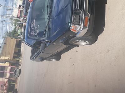 Toyota Hilux • 1989 • 215,000 km