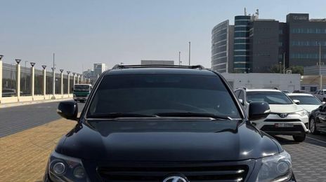 Lexus LX • 2010 • 235,000 km