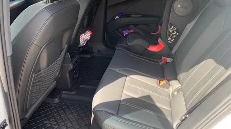 Audi Q5 • 2021 • 25,000 km