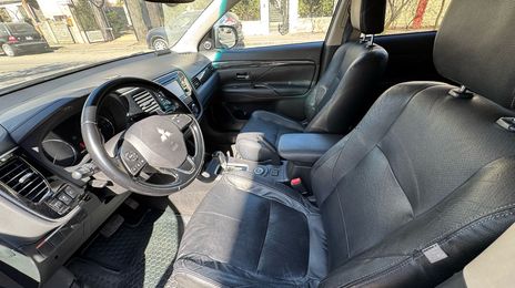 Mitsubishi Outlander • 2015 • 140,000 km