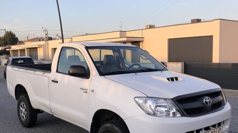 Toyota Hilux • 2009 • 240,000 km