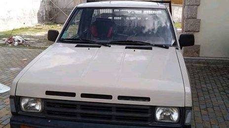 Nissan Pickup • 1988 • 250,000 km