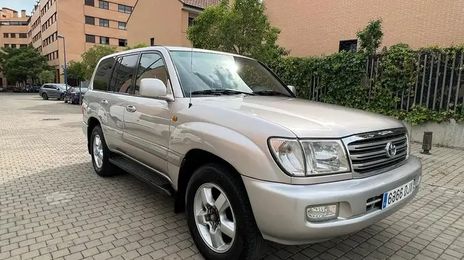 Toyota Land Cruiser • 2005 • 150,000 km
