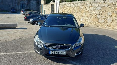 Volvo V60 • 2011 • 350,000 km