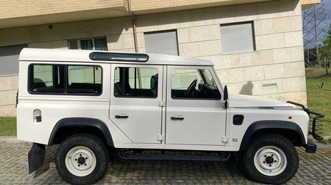 Land Rover Defender • 2000 • 241,000 km
