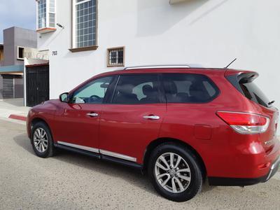 Nissan Pathfinder • 2014 • 100,000 km