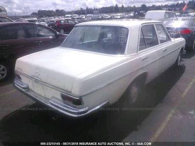Mercedes-Benz 200 - 300 • 1969 • 90 km
