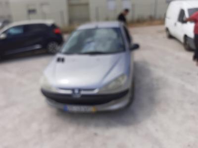 Peugeot  • 1999 • 180,000 km