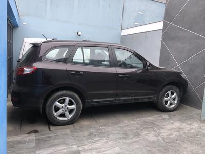 Hyundai Santa Fe • 2009 • 77,000 km