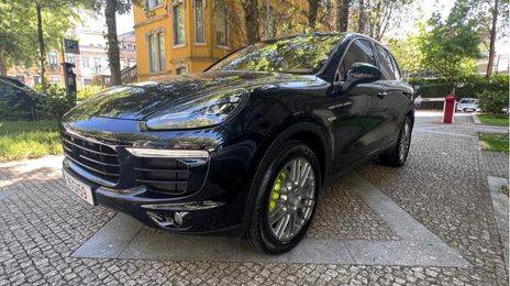 Porsche Cayenne • 2017 • 100,000 km