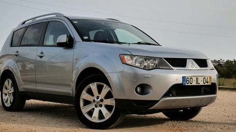 Mitsubishi Outlander • 2009 • 200,000 km