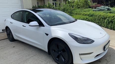 Tesla Model 3 • 2022 • 29,500 km