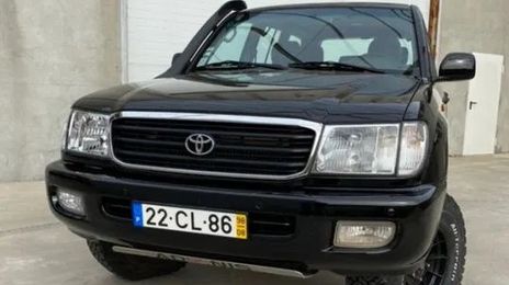 Toyota Land Cruiser • 1998 • 330,000 km