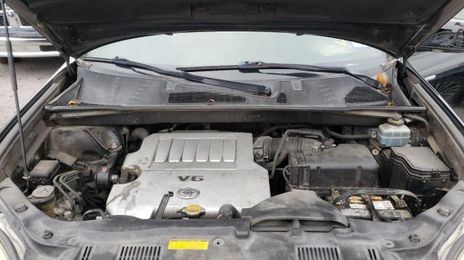 Toyota Highlander • 2011 • 10,000 km