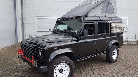 Land Rover Defender • 2007 • 209,200 km