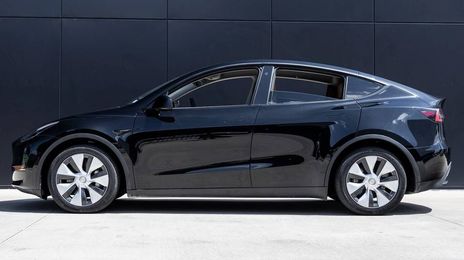 Tesla Model Y • 2022 • 10 km