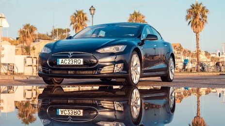 Tesla Model S • 2015 • 130,000 km