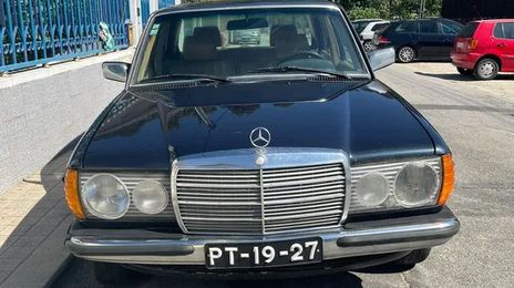 Mercedes-Benz 200 - 300 • 1981 • 450,000 km