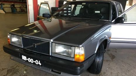 Volvo 740 • 1986 • 220,000 km