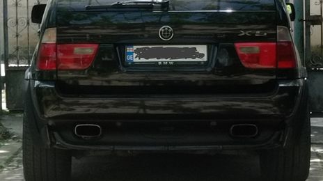BMW X5 • 2002 • 27,000 km