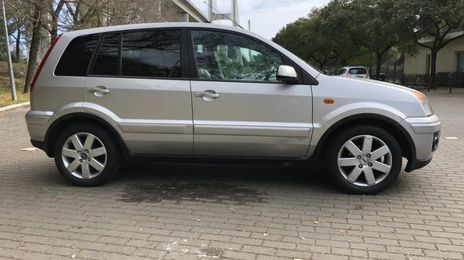 Ford Fusion • 2005 • 93,183 km