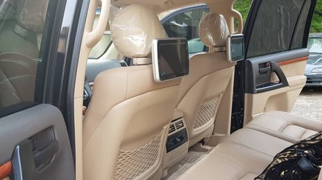 Toyota Land Cruiser • 2017 • 32 km