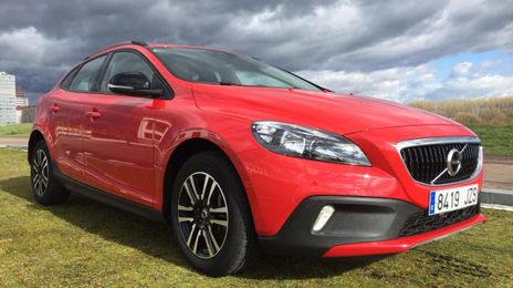 Volvo V40 • 2017 • 124,900 km