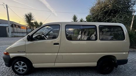 Toyota Hiace Van • 2001 • 449,999 km