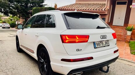 Audi Q7 • 2016 • 121,000 km