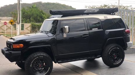 Toyota FJ Cruiser • 2009 • 93,000 km