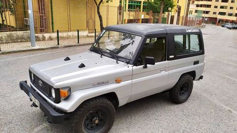 Toyota Fortuner • 1989 • 200,000 km