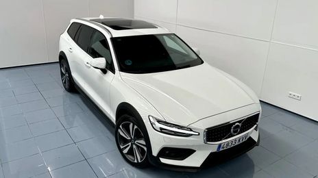Volvo V60 • 2019 • 125,000 km