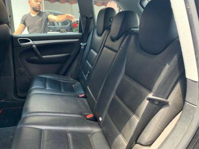 Porsche Cayenne • 2005 • 269,999 km