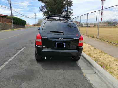 Hyundai Tucson • 2005 • 182,000 km